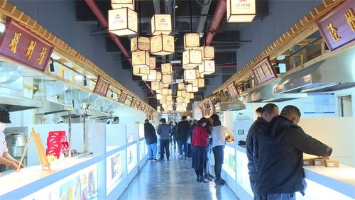 敦煌冬季夜市火熱開(kāi)啟 游客深度體驗(yàn)“逛吃”樂(lè)趣